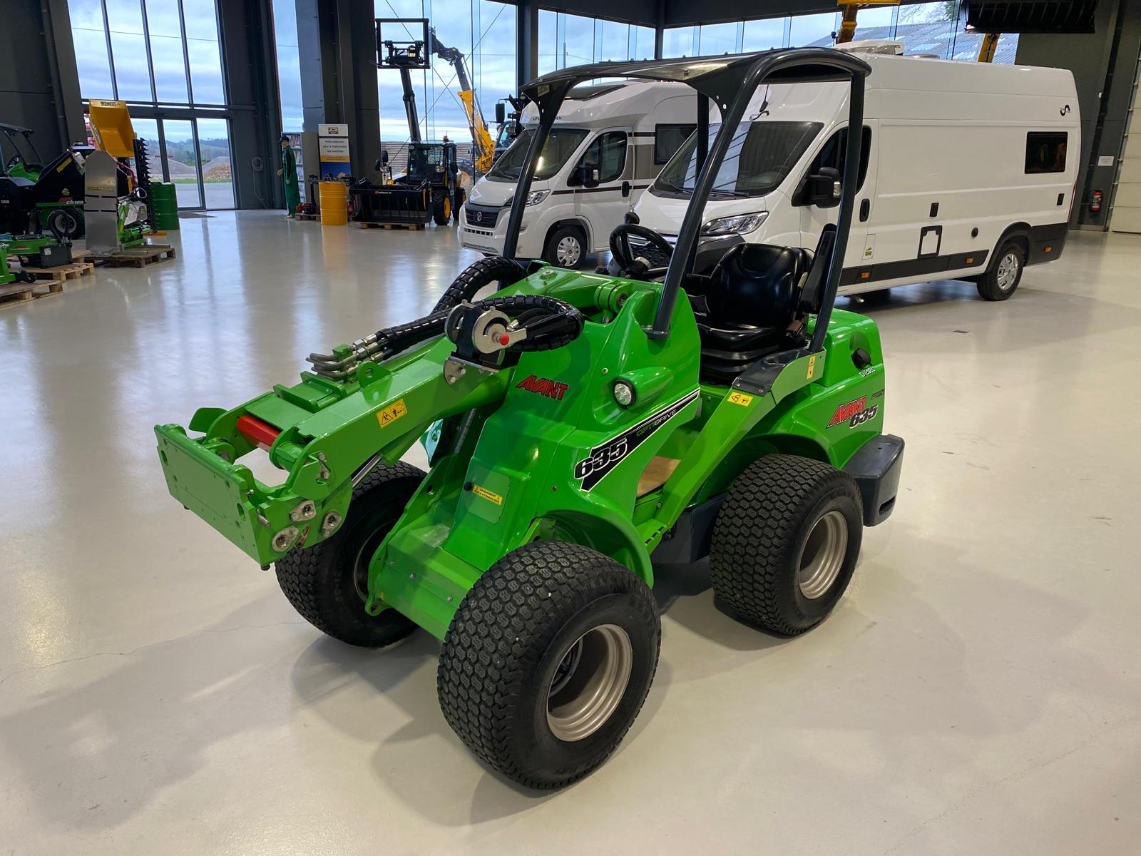 Chargeur télescopique AVANT 635