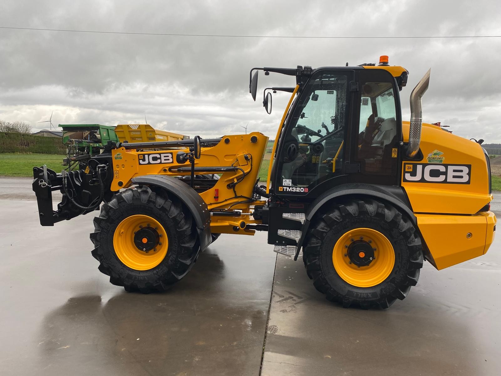 Chargeur télescopique JCB TM320S Qfit