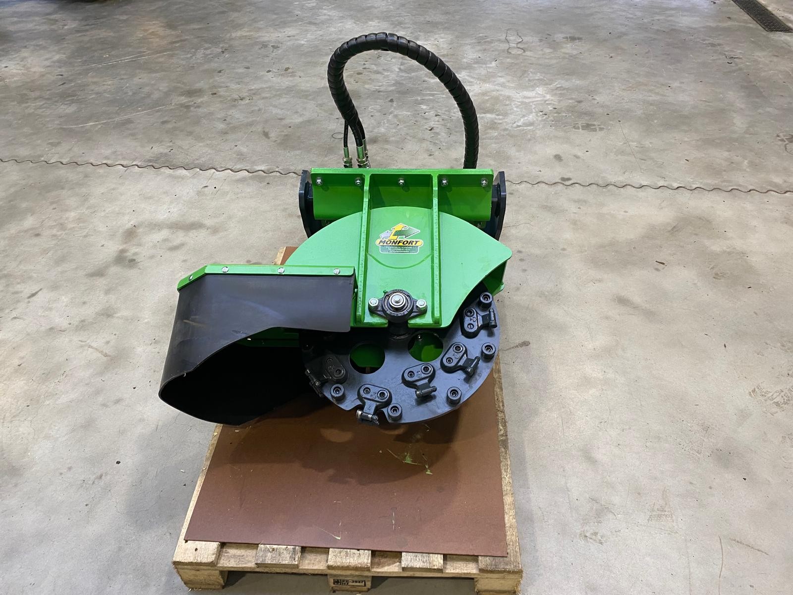 Rogneuse de souches AVANT