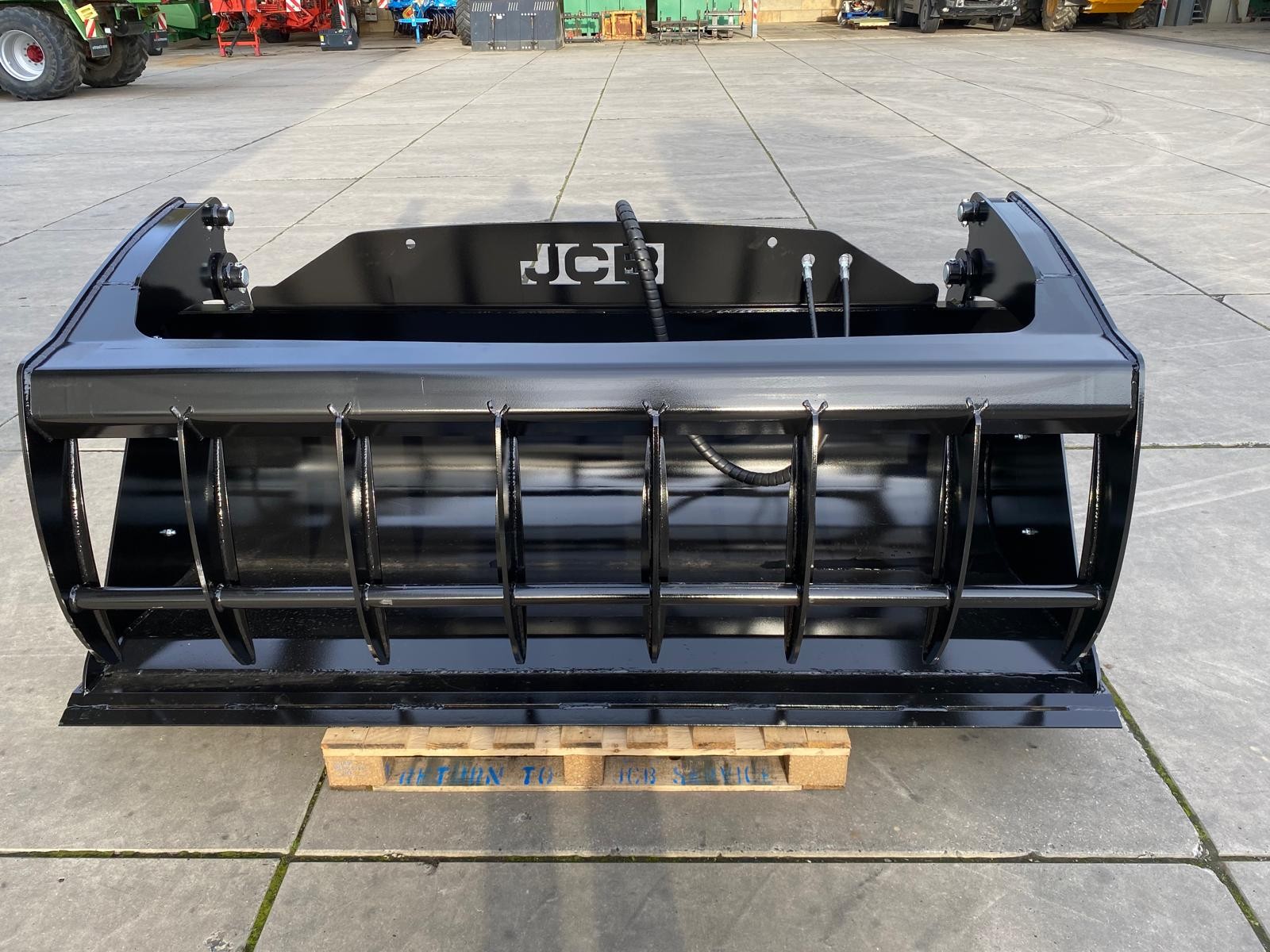 Bac JCB multibenne 2.45m Qfit dents profilées