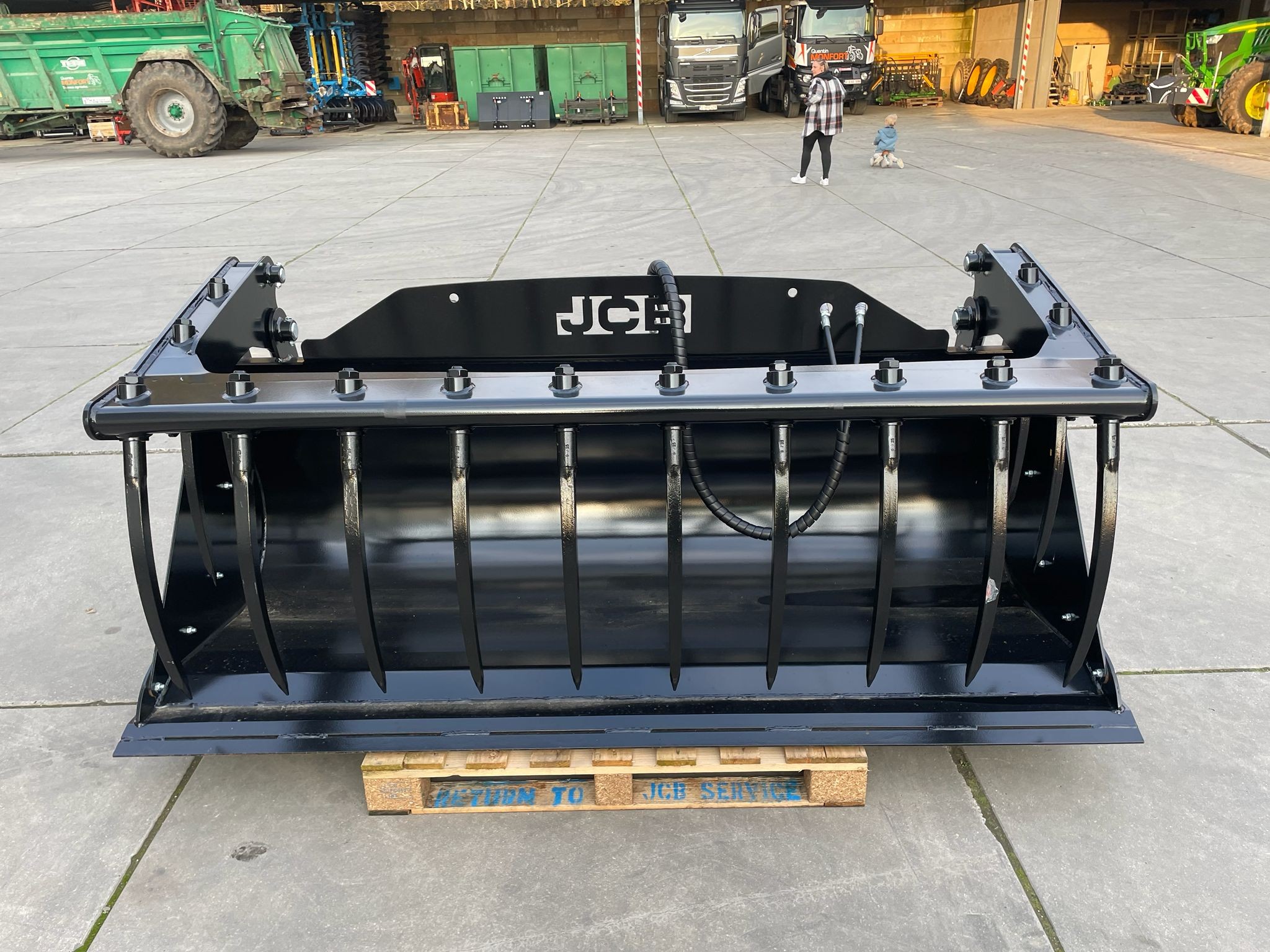 Bac JCB multibenne 2.45m Qfit dents forgées