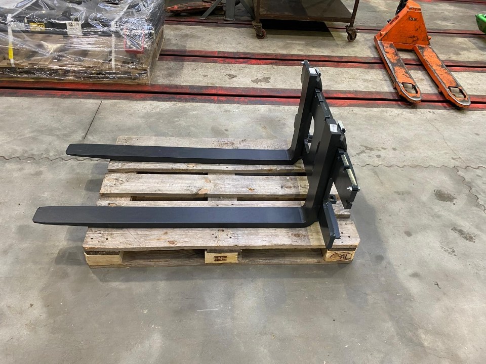 AVANT, accessoires, manutention, fourche, palettes, Giant, Bobcat, Norcar, multione, valet, Schaffer, JCB, 403 JCB TM