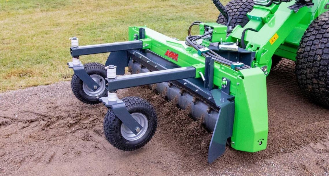 Niveleur-désherbeur AVANT 150 cm orientation hydraulique